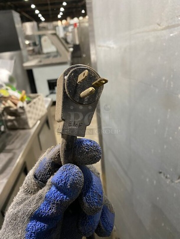 Traulsen Commercial 2 Door Reach In Cooler! All Stainless Steel! On Casters! Model: RE232NZCF02 SN: T1746684K11 115V 60HZ 1 Phase - Image 6 of 10