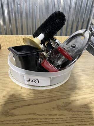 ALL ONE MONEY! Assorted Kitchenware/Utensils! 