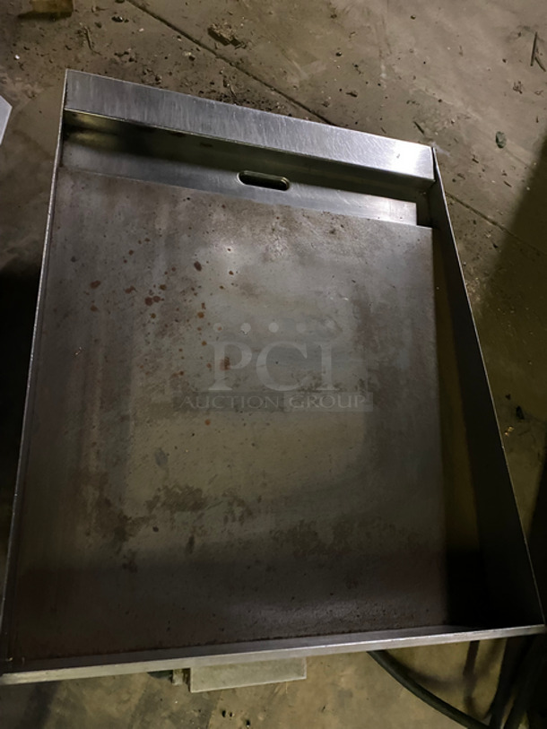 Star Commercial Countertop Electric Powered Flat Griddle! With Back And Side Splashes! All Stainless Steel! On Small Legs! Model: 724TA SN: 724A0217A0002 208V 60HZ - Image 5 of 8