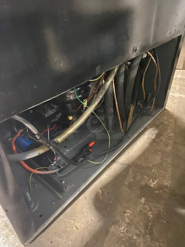 Beverage Air Commercial Single Door Reach In Cooler Merchandiser! With Poly Coated Racks! Model MT27 Serial 6465275! 115V 1Phase! - Image 8 of 8