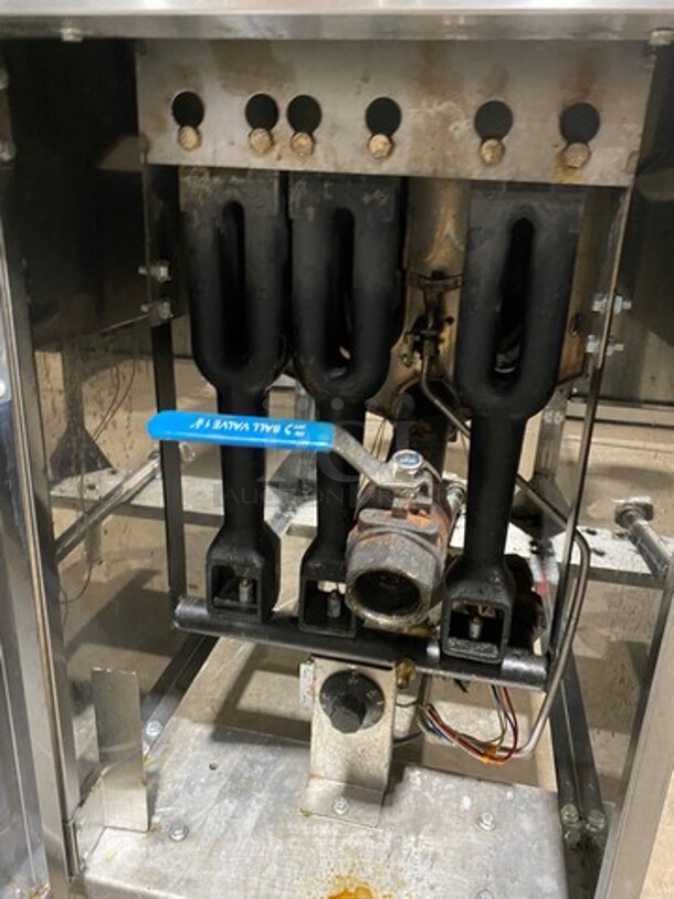 Atosa Commercial Natural Gas Powered Deep Fat Fryer! With Backsplash! With 2 Metal Frying Baskets! All Stainless Steel! On Legs! Model: ATFS40 - Image 7 of 9