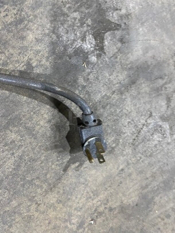 True Commercial 3 Door Refrigerated Lowboy/Worktop Cooler! With Backsplash! All Stainless Steel! On Legs! Model: TWT72 SN: 8048954 115V 60HZ 1 Phase! Working When Removed! - Image 8 of 8