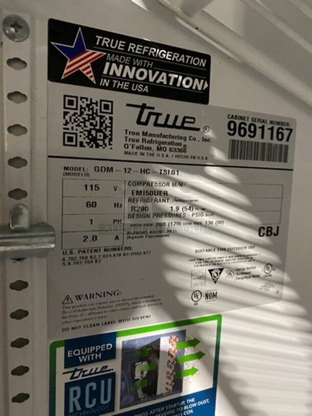 True Commercial Single Door Reach In Cooler Merchandiser! With View Through Door! Poly Coated Racks! Model: GDM12HCTSL01 SN: 9691167 115V 60HZ 1 Phase - Image 7 of 8