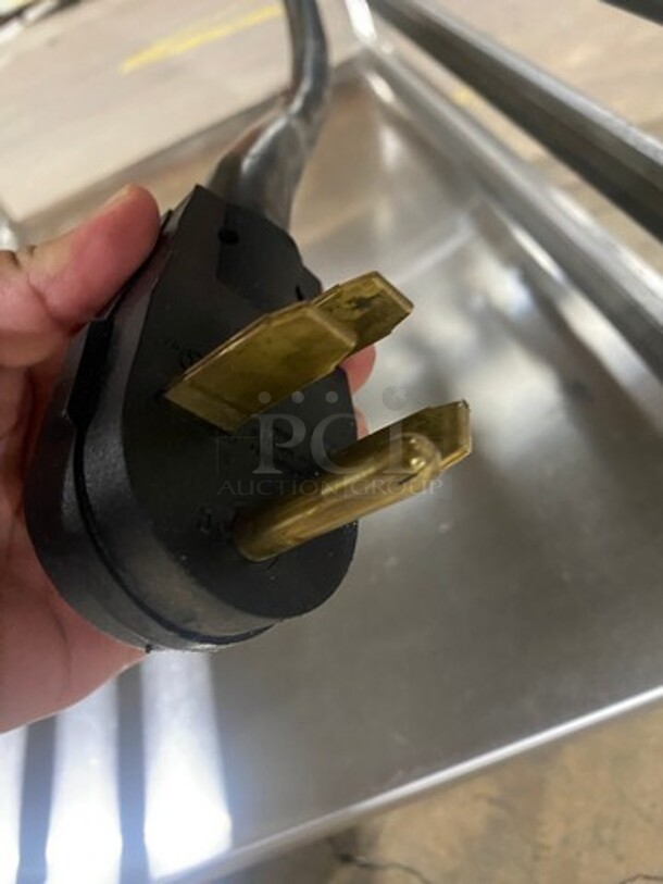 RARE! BARELY USED! LATE MODEL! 2020 Alto Shaam Commercial Multi Cook Oven! With View Through Door! Metal Oven Racks! Storage Space Underneath! All Stainless Steel! On Casters! WORKING WHEN REMOVED! Model: VMCH4H SN: 2678609000 208/240V 60HZ 3 Phase - Image 11 of 11