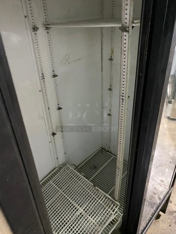 True Commercial 3 Door Reach In Cooler Merchandiser! With View Through Doors! Poly Coated Racks! Model: GDM37LD SN: 8007881 115V 60HZ 1 Phase - Image 5 of 8
