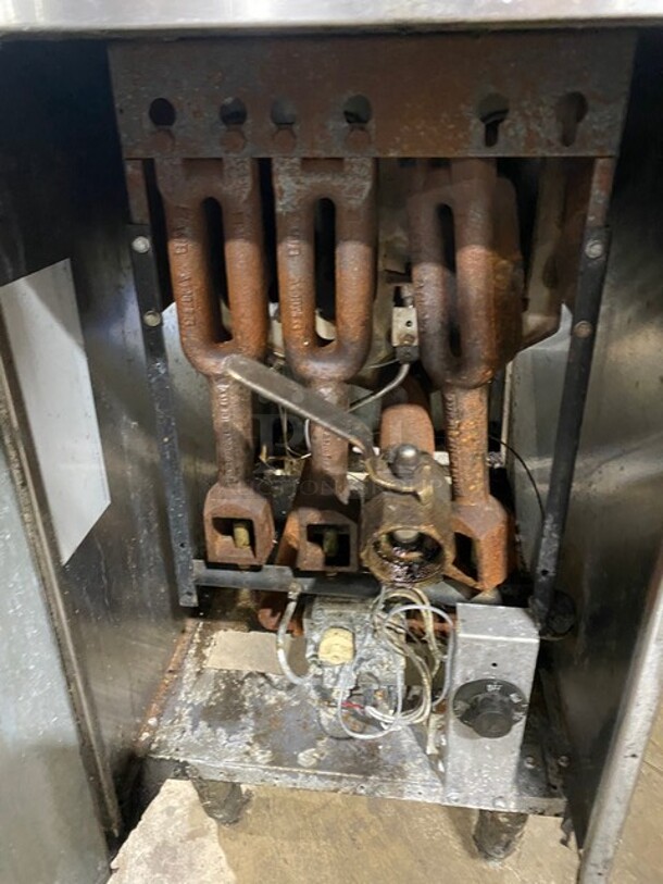American Range Commercial Natural Gas Powered Deep Fat Fryer! With Backsplash! All Stainless Steel! On Legs! - Image 6 of 7