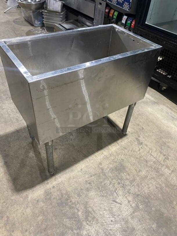 All Stainless Steel Ice Bin! On Legs! - Image 3 of 7