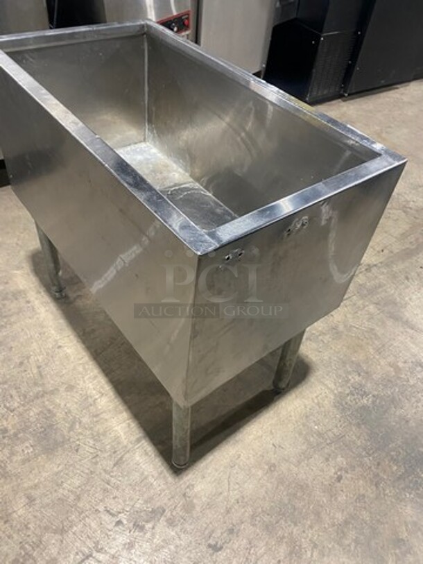All Stainless Steel Ice Bin! On Legs! - Image 4 of 7