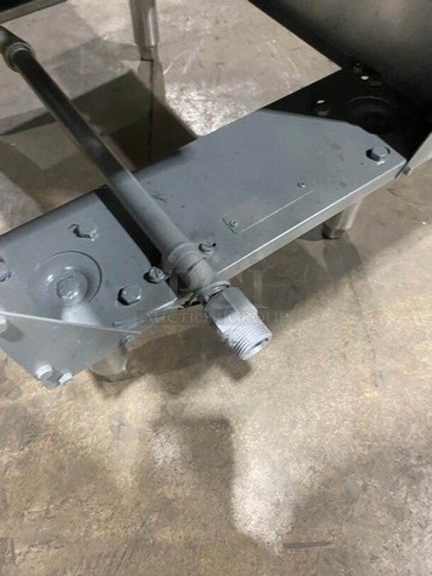 Apexra Commercial Natural Gas Powered Deep Fat Fryer! With 2 Metal Frying Baskets! All Stainless Steel! On Legs! - Image 9 of 9