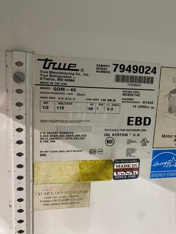 True! 2 Door Glass Reach In Cooler Merchandiser! Model GDM-49 Serial 7949024! 115V 60HZ 1 Phase! - Image 6 of 8