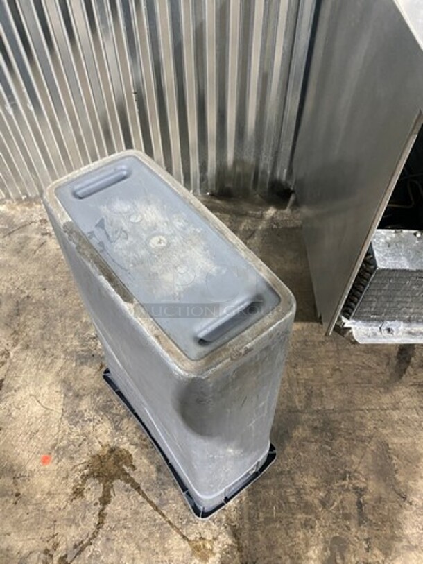 Gray Poly Trash Can! - Image 5 of 5