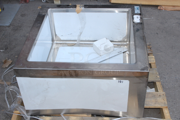 BRAND NEW SCRATCH & DENT! Regency 600SM242412 29" 16-Gauge Stainless Steel One Compartment Floor Mop Sink - 24" x 24" x 12" Bowl. Out of original packaging.  - Image 5 of 7