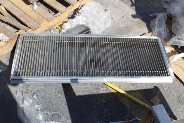 BRAND NEW SCRATCH & DENT! Regency 600FT1848SS 18" x 48" 14-Gauge Stainless Steel Floor Trough with Grate. Out of the original packaging.  All parts included. Unit has minor scratching.  - Image 2 of 6