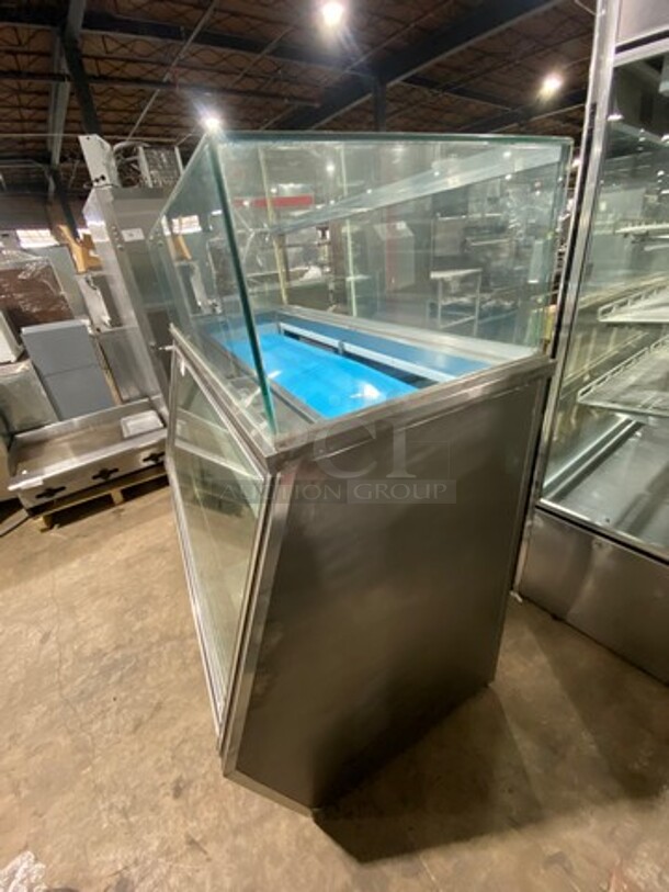 Leader Commercial Leader Commercial Refrigerated Bakery/Deli Case! With Slanted Front Glass! With Sliding Rear Access Doors! All Stainless Steel Body! Model: SDL60SC SN: PV12C0602 115V 60HZ 1 Phase - Image 4 of 9