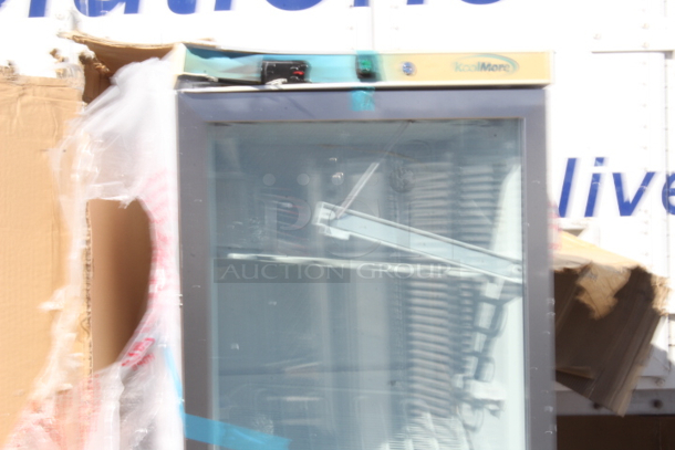BRAND NEW SCRATCH & DENT! Koolmore KM-FMD12WGD  12 Cu. ft. Commercial Freezer with Glass Door in White - Manual Defrost - Image 3 of 4