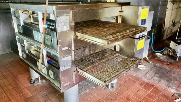 One Middleby Marshall Natural Gas Double Stack Conveyor Pizza Oven On Casters. Unable To Test. Model# PS555G. 208/240 Volt. 1 Phase. WORKING WHEN REMOVED!!! - Image 3 of 4