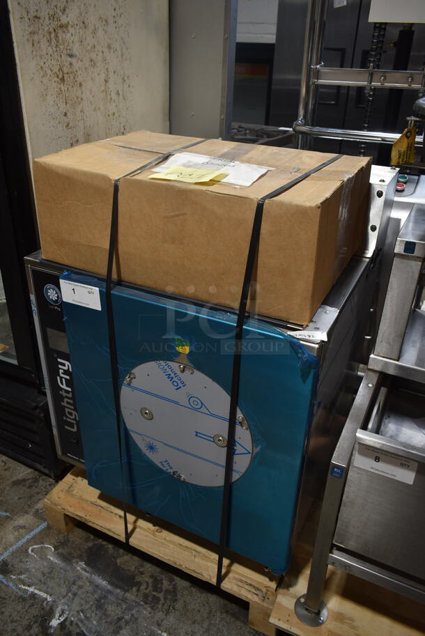 BRAND NEW SCRATCH AND DENT! 2023 Lightfry USA Lightfry 12U-4 Stainless Steel Commercial Countertop Air Fryer. 220 Volts, 3 Phase. - Image 4 of 10