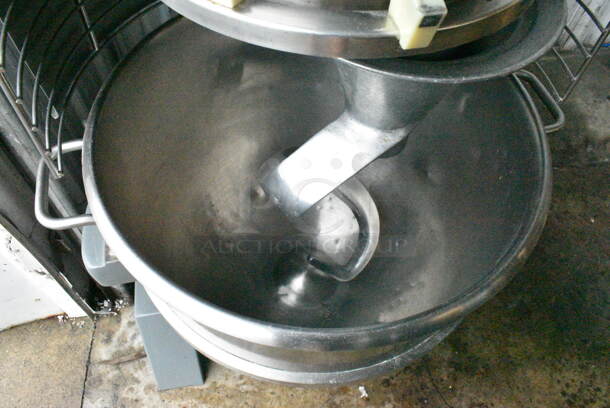 Hobart L-800 Metal Commercial Floor Style 80 Quart Planetary Dough Mixer w/ Stainless Steel Mixing Bowl, Bowl Guard and Dough Hook Attachment. 200 Volts, 3 Phase.  - Image 6 of 11