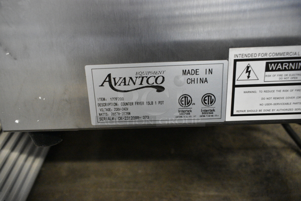 BRAND NEW SCRATCH AND DENT! Avantco 177F200 Stainless Steel 15 lb. Medium-Duty Electric Countertop Fryer w/ Metal Fry Basket and Lid. 208/240 Volts, 1 Phase.  - Image 7 of 7