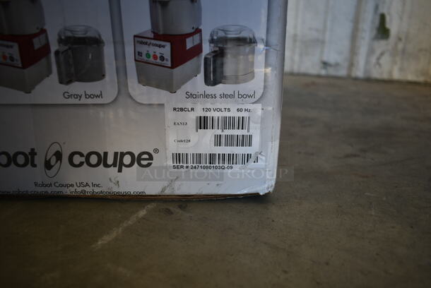 BRAND NEW SCRATCH AND DENT! Robot Coupe R2B Stainless Steel Commercial Countertop Food Processor w/ Lid and S Blade. 120 Volts, 1 Phase. Tested and Working! - Image 4 of 9
