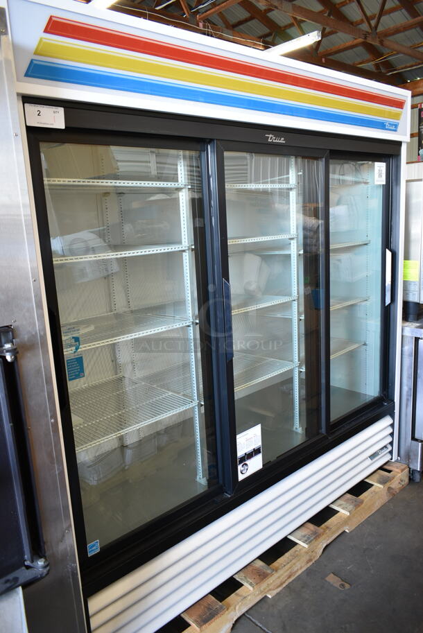 BRAND NEW SCRATCH AND DENT! 2023 True GDM-69-HC-LD Metal Commercial 3 Door Reach In Cooler Merchandiser w/ Poly Coated Racks. 115 Volts, 1 Phase. Tested and Working! - Image 2 of 7