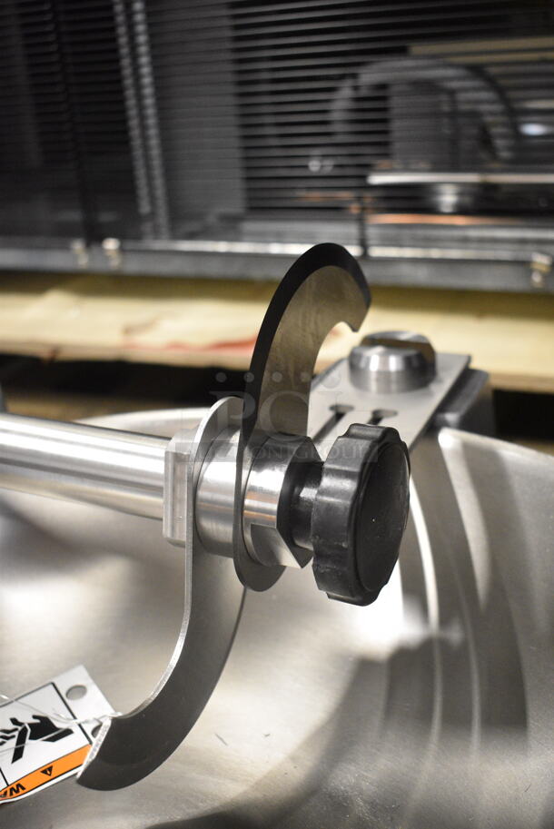 BRAND NEW SCRATCH AND DENT! Hobart 84186 Stainless Steel Commercial Countertop 15 lb. Buffalo Chopper Food Processor with #12 Hub and S Blade. 115 Volts, 1 Phase. Tested and Working!  - Image 5 of 8