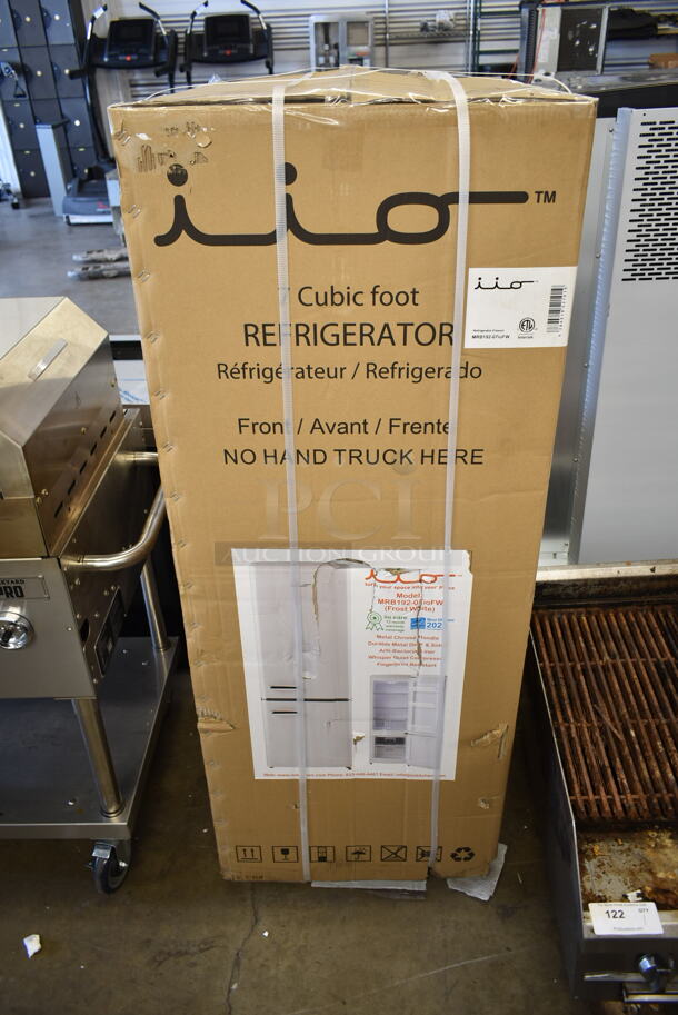BRAND NEW IN BOX! iio MRB192-07ioFW Metal Reach In Cooler Freezer Combo. Stock Picture Used as Gallery - Image 2 of 6