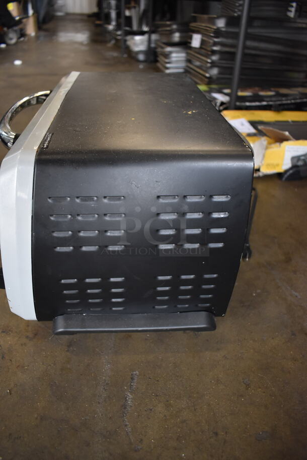 Euro Pro TO161 Metal Countertop Microwave Oven. 120 Volts, 1 Phase. 18x15x10 - Image 5 of 6