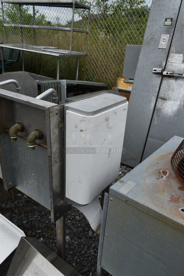 Krowne Stainless Steel Commercial 2 Bay Ice Bin w/ 2 Sink Bays and Speedwell. - Image 11 of 11