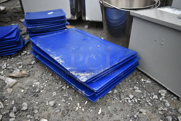 ALL ONE MONEY! Lot of Approximately 40 BRAND NEW SCRATCH AND DENT! Blue Poly Drop In Bin Lids. 16 Carlisle 3058160 Smart Lid 1/4 Size Soft Food Pan Cover, 12 Carlisle 10232B60 Smart Lid 1/2 Size Soft Food Pan Cover, 12 Carlisle 10212B60 Smart Lid Full Size Soft Food Pan Cover - Image 11 of 12