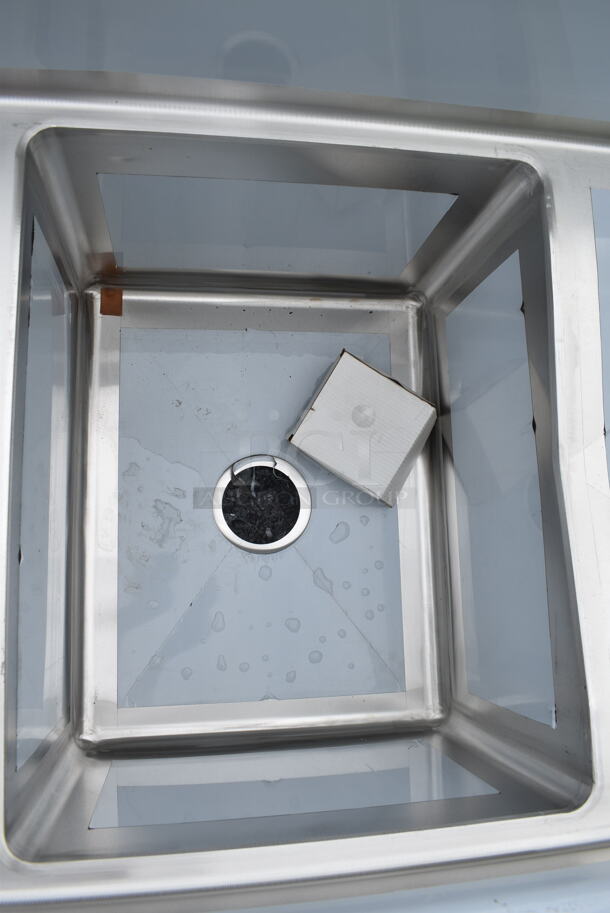 BRAND NEW SCRATCH AND DENT! Regency 600S31620218 88" 16 Gauge Stainless Steel Three Compartment Commercial Sink with Galvanized Steel Legs and 2 Drainboards - 16" x 20" x 12" Bowls - Image 5 of 9