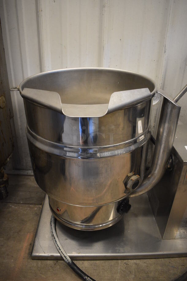 Groen Model TDB/7-20 Stainless Steel Commercial Countertop Electric Powered 20 Quart Tilting Steam Kettle. Includes Manual. 208/240 Volts, 3 Phase. 25x20x27 - Image 2 of 10