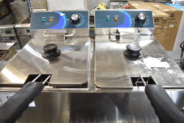 BRAND NEW SCRATCH AND DENT! 2023 Hoocoo FRY-20L Stainless Steel Commercial Countertop Electric Powered 2 Bay Deep Fat Fryer w/ 2 Metal Baskets and 2 Lids. 120 Volts, 1 Phase.
 - Image 4 of 9