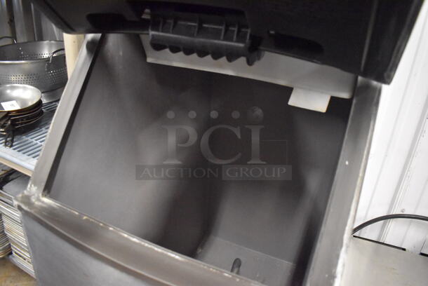Manitowoc SY0324A Stainless Steel Commercial Ice Machine Head on Manitowoc B420 Commercial Ice Bin. 115 Volts, 1 Phase. 22x33x73.5 - Image 6 of 7