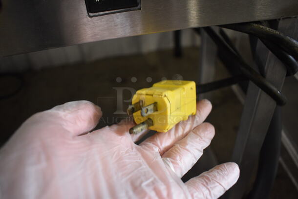 Stainless Steel Commercial Countertop Warmer. 125 Volts, 1 Phase. 24x14x17. Powers On But Has No Bulb. - Image 4 of 4