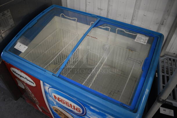 AHT Model RIOS100 Metal Commercial Floor Style Novelty Ice Cream Freezer Merchandiser w/ 2 Sliding Lids on Commercial Casters. 110-120 Volts, 1 Phase. 40x26x28. Tested and Powers On But Does Not Get Cold - Image 3 of 7
