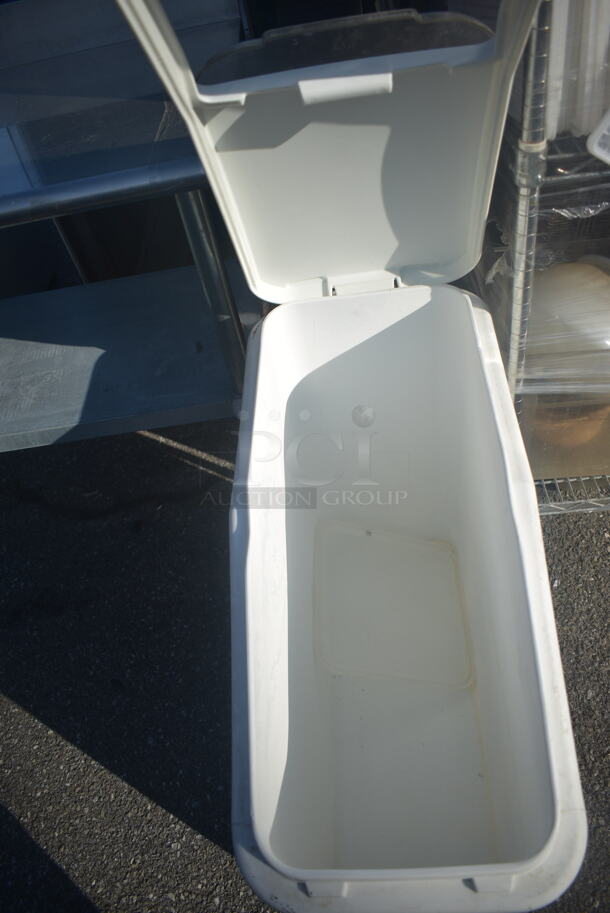 White Plastic Garbage Bin With Clear Lid On Commercial Casters. - Image 5 of 6