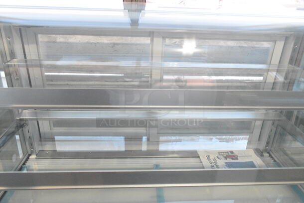 BRAND NEW SCRATCH AND DENT! Avantco BC-48-HC 48" Curved Glass White Refrigerated Bakery Display Case. 115 Volts, 1 Phase. Tested and Working! - Image 5 of 5