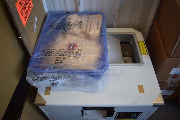 BRAND NEW SCRATCH AND DENT! Bar Maid CP-3000-D Stainless Steel Commercial Countertop Cutlery Dryer / Polisher Machine w/ 3 Boxes of Polishing Refill Beads. 110-120 Volts, 1 Phase. 22.5x20.5x17. Tested and Working! - Image 4 of 11