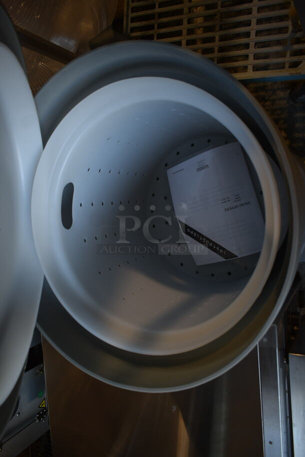 BRAND NEW SCRATCH AND DENT! 2023 Hobart SDPE Metal Commercial Lettuce Spinner Salad Spinner on Commercial Casters. 115 Volts, 1 Phase. Tested and Working! - Image 4 of 6