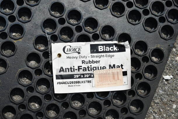 BRAND NEW SCRATCH AND DENT! Choice 29" x 39" Black Rubber Straight Edge Anti-Fatigue Floor Mat - 7/8" Thick - Image 3 of 3