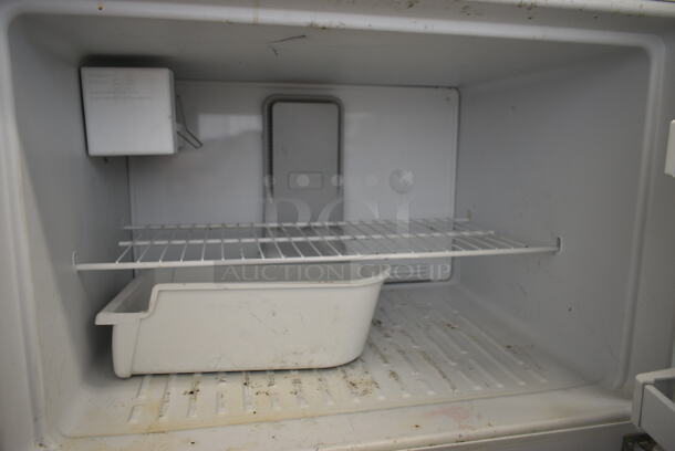 Maytag M1TXEGMYW01 Metal Cooler Freezer Combo Unit. 115 Volts, 1 Phase. Tested and Powers On But Does Not Get Cold
 - Image 2 of 6