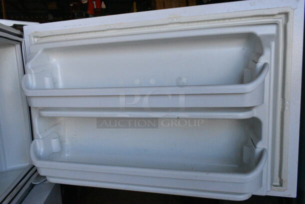 Frigidaire FFTR1814QW9B Metal Cooler w/ Freezer. 115 Volts, 1 Phase. Cannot Test Due To Cut Power Cord - Image 4 of 7