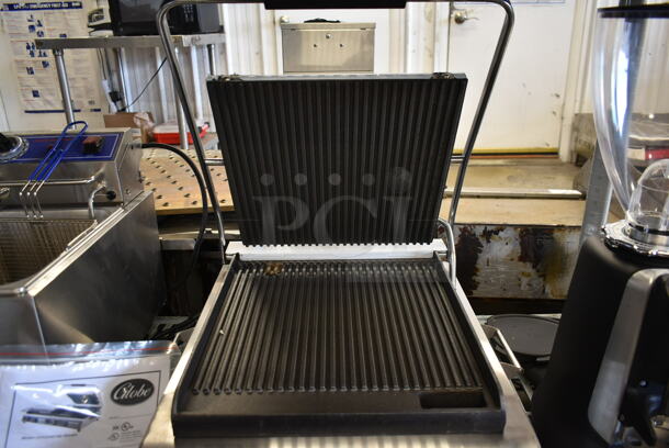BRAND NEW SCRATCH AND DENT! 2023 Globe GPG14D Stainless Steel Commercial Countertop Electric Powered Panini Press. 120 Volts, 1 Phase. Tested and Working! - Image 4 of 7