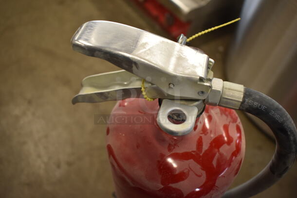 BRAND NEW SCRATCH AND DENT! Badger ADV-10MP-1 Fire Extinguisher.  - Image 3 of 4