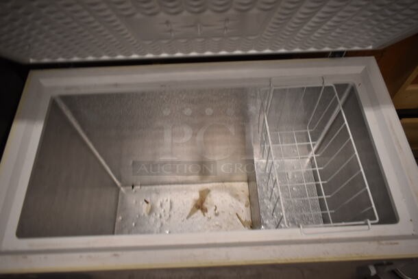 Igloo FRF710-SM ENERGY STAR Metal Chest Freezer w/ Hinge Lid. 115 Volts, 1 Phase. Tested and Working!  - Image 3 of 4