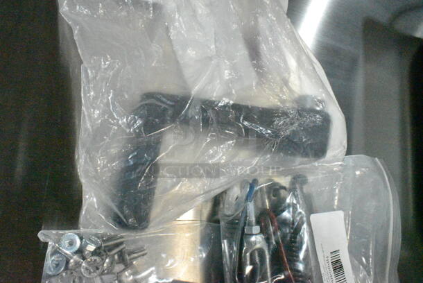 4 BRAND NEW SCRATCH AND DENT! Items Including HP0042301400 Vulcan 00-423014-000G1 Door Catch Kit-Dbl, HP0040405300 Vulcan 00-913102-00395 Kit, Door Springs 36L/E36, HP0085467800 Vulcan 00-913102-00285 Kit,Lid Springs, Ve & Vg, HP0085465100 Vulcan 00-854651-00001 Crank Handle. 4 Times Your Bid!  - Image 8 of 9