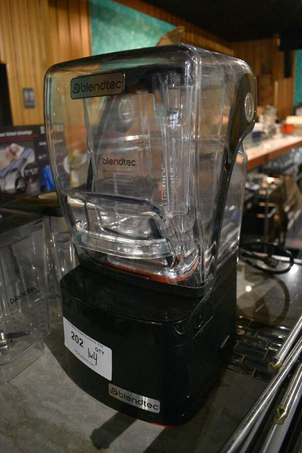Blendtec CQB1 Metal Commercial Countertop Blender w/ Dome Cover and 4 Pitchers. 110-120 Volts, 1 Phase. 8.5x8.5x17. Item Was in Working Condition on Last Day of Business. (bar) - Image 3 of 6