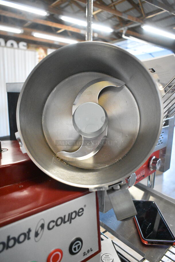 BRAND NEW SCRATCH AND DENT! Robot Coupe R2UB 3 Qt. / 3 Liter Stainless Steel Batch Bowl Food Processor. 120 Volts, 1 Phase. Tested and Working! - Image 8 of 9