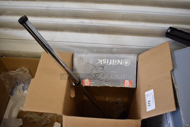 BRAND NEW IN BOX! Nilfisk AERO 21-01 PC US PC Poly Blue and Black Shop Vac Vacuum Cleaner on Casters. 120 Volts, 1 Phase. 14x14x20. Tested and Working! - Image 7 of 8